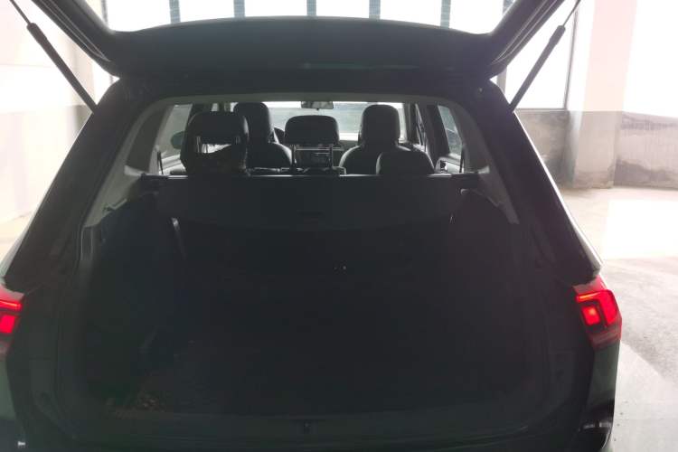 Used Volkswagen Tiguan L 2020 330TSI Automatic Two-Wheel Drive Panoramic Comfort Edition China VI Standard Trunk