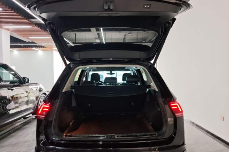 Used Volkswagen Tiguan L 2020 330TSI Automatic Two-Wheel Drive R-Line Flagship Version China VI Standard Trunk