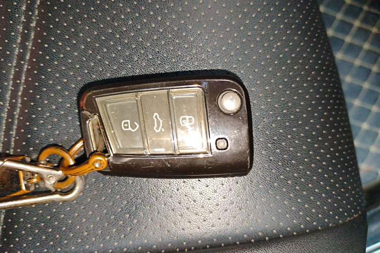 Used Volkswagen Tiguan L 2020 330TSI Automatic Two-Wheel Drive Smart Luxury Edition China VI Standard Vehicle Key
