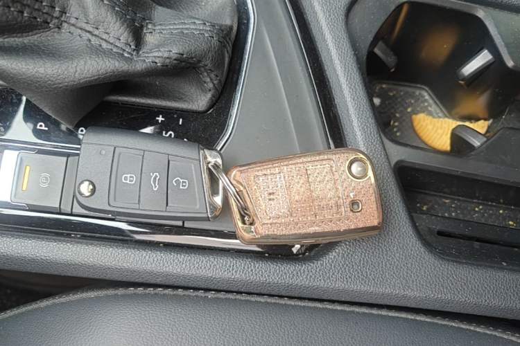 Used Volkswagen Tiguan L 2020 330TSI Automatic Two-Wheel Drive Panoramic Comfort Edition China VI Standard Vehicle Key