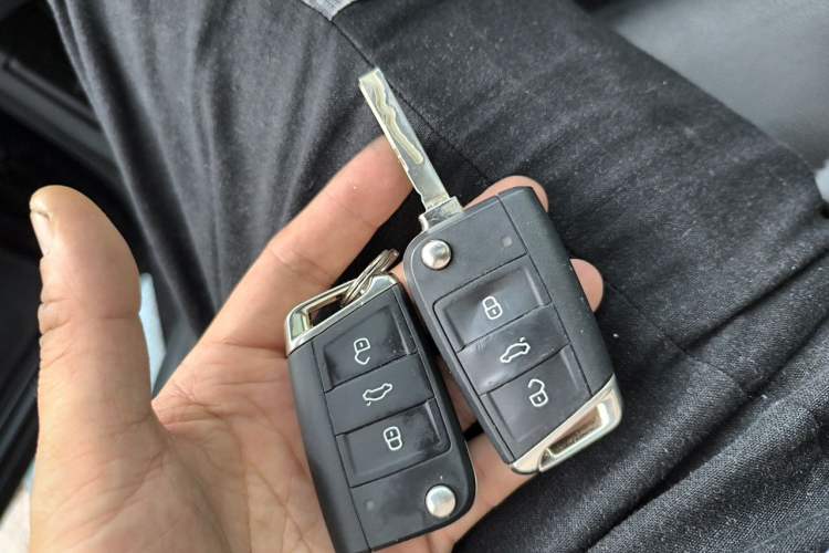 Used Volkswagen Tiguan L 2020 330TSI Automatic Two-Wheel Drive Panoramic Comfort Edition China VI Standard Vehicle Key