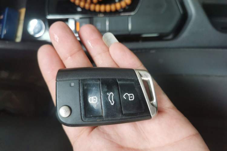 Used Volkswagen Tiguan L 2020 330TSI Automatic Two-Wheel Drive Smart Luxury Edition China VI Standard Vehicle Key