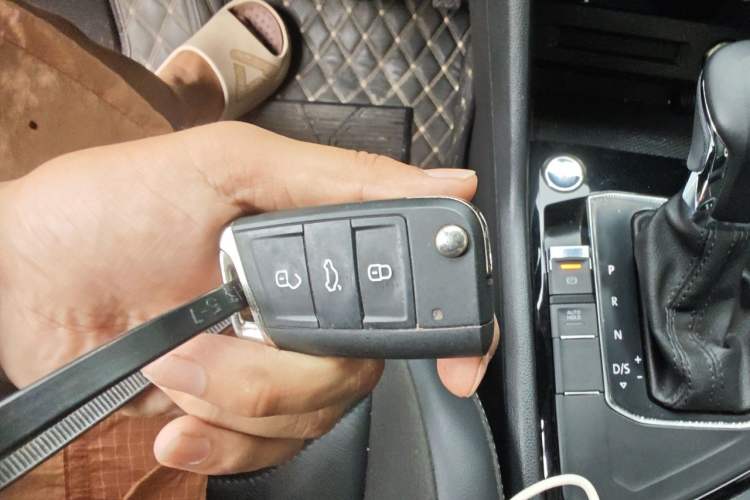 Used Volkswagen Tiguan L 2020 330TSI Automatic Two-Wheel Drive Panoramic Comfort Edition China VI Standard Vehicle Key