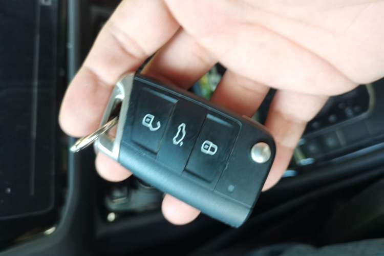 Used Volkswagen Tiguan L 2020 330TSI Automatic Two-Wheel Drive Panoramic Comfort Edition China VI Standard Vehicle Key