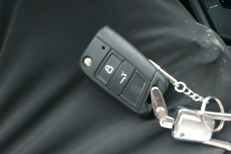 Used Volkswagen Tiguan L 2020 330TSI Automatic Two-Wheel Drive Smart Luxury Edition China VI Standard Vehicle Key