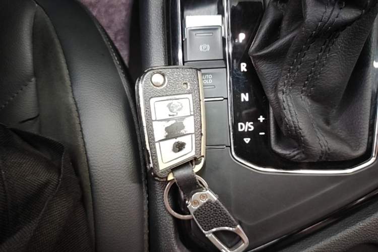 Used Volkswagen Tiguan L 2020 330TSI Automatic Two-Wheel Drive Panoramic Comfort Edition China VI Standard Vehicle Key