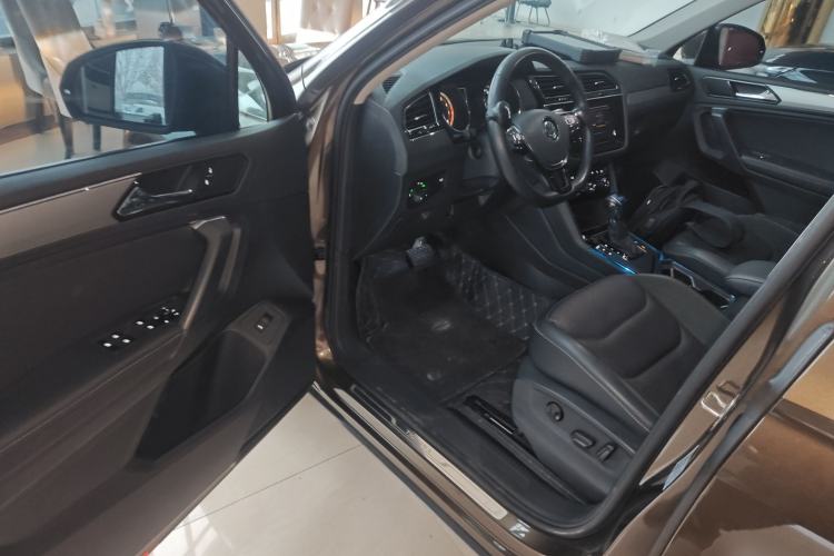 Used Volkswagen Tiguan L 2020 330TSI Automatic Two-Wheel Drive Smart Luxury Edition China VI Standard Driver Seat