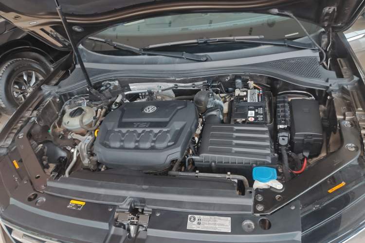 Used Volkswagen Tiguan L 2020 330TSI Automatic Two-Wheel Drive Smart Luxury Edition China VI Standard Engine Bay