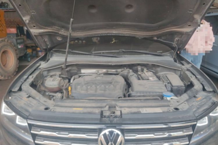 Used Volkswagen Tiguan L 2020 330TSI Automatic Two-Wheel Drive Smart Luxury Edition China VI Standard Engine Bay