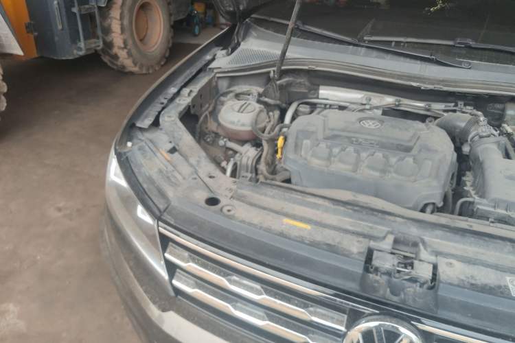 Used Volkswagen Tiguan L 2020 330TSI Automatic Two-Wheel Drive Smart Luxury Edition China VI Standard Engine Bay Right