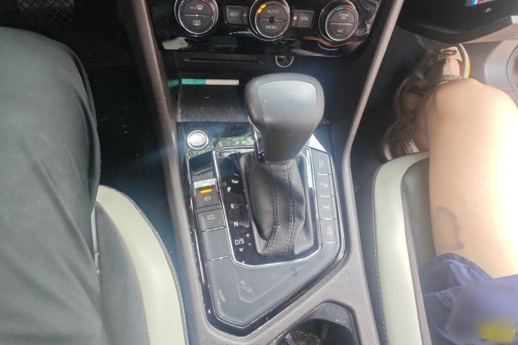 Used Volkswagen Tiguan L 2020 330TSI Automatic Two-Wheel Drive Smart Luxury Edition China VI Standard Gear Lever