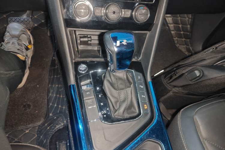 Used Volkswagen Tiguan L 2020 330TSI Automatic Two-Wheel Drive Smart Luxury Edition China VI Standard Gear Lever