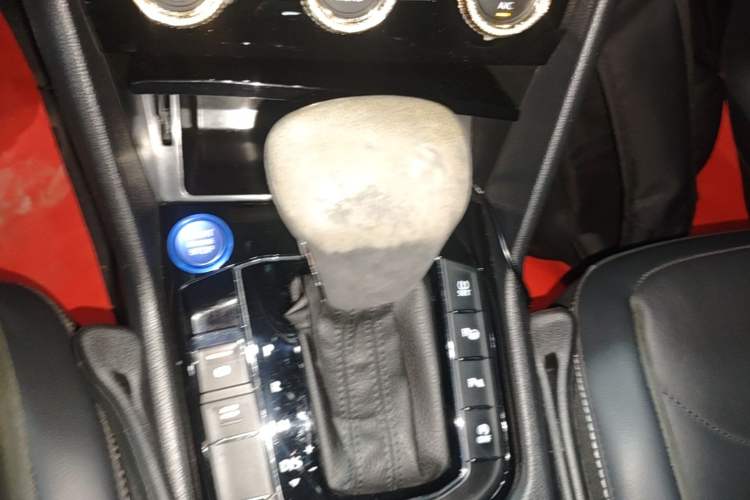 Used Volkswagen Tiguan L 2020 330TSI Automatic Two-Wheel Drive Smart Luxury Edition China VI Standard Gear Lever