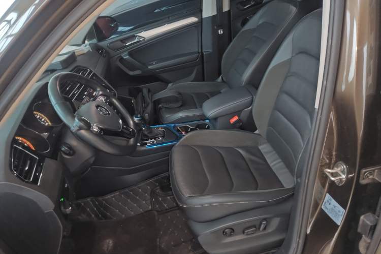 Used Volkswagen Tiguan L 2020 330TSI Automatic Two-Wheel Drive Smart Luxury Edition China VI Standard Left Front Seat