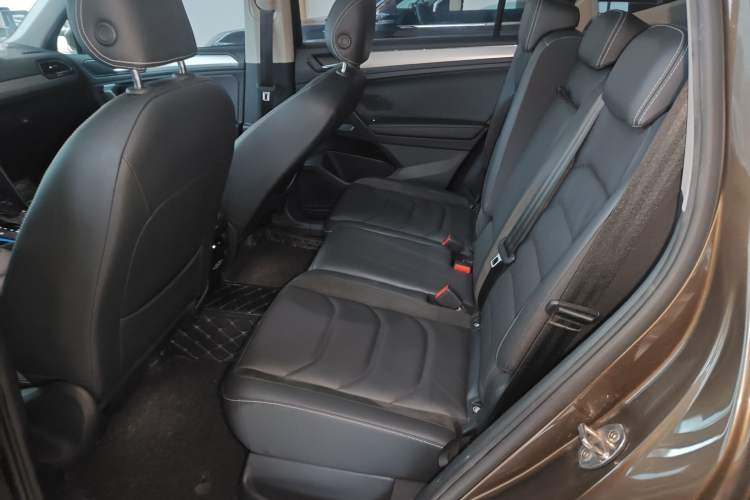 Used Volkswagen Tiguan L 2020 330TSI Automatic Two-Wheel Drive Smart Luxury Edition China VI Standard Left Rear Seat