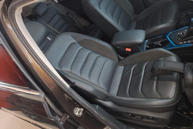 Used Volkswagen Tiguan L 2020 330TSI Automatic Two-Wheel Drive Smart Luxury Edition China VI Standard Right Front Seat