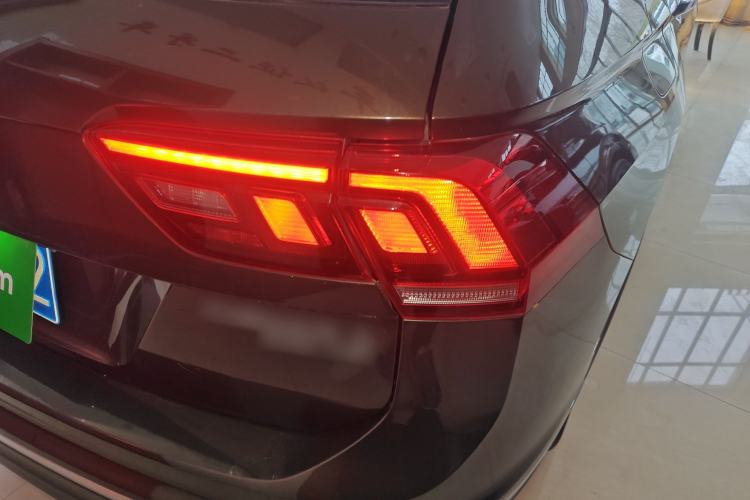 Used Volkswagen Tiguan L 2020 330TSI Automatic Two-Wheel Drive Smart Luxury Edition China VI Standard Right Rear Taillight