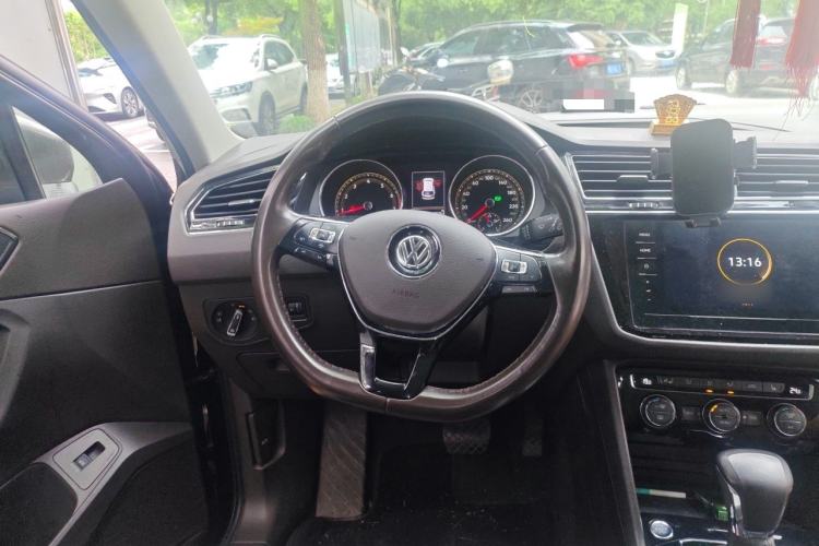 Used Volkswagen Tiguan L 2020 330TSI Automatic Two-Wheel Drive Smart Luxury Edition China VI Standard Steering Wheel