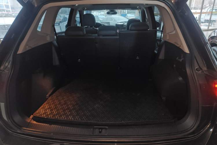 Used Volkswagen Tiguan L 2020 330TSI Automatic Two-Wheel Drive Smart Luxury Edition China VI Standard Trunk