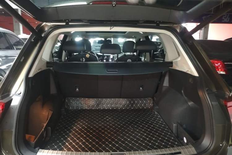 Used Volkswagen Tiguan L 2020 330TSI Automatic Two-Wheel Drive Smart Luxury Edition China VI Standard Trunk