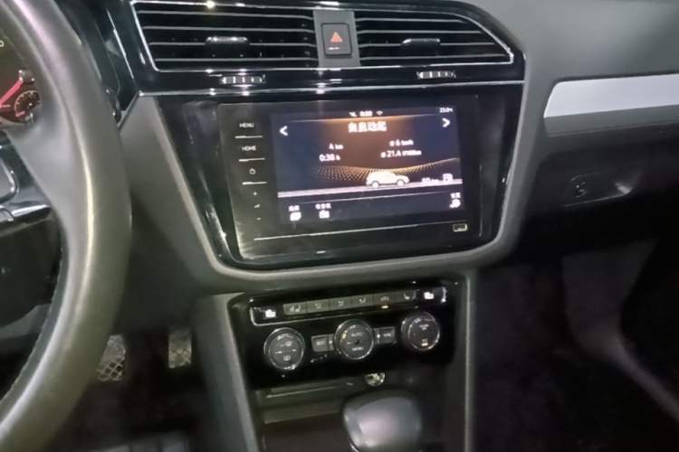 Used Volkswagen Tiguan L 2020 330TSI Automatic Two-Wheel Drive Smart Luxury Edition China VI Standard Audio And AC Panel