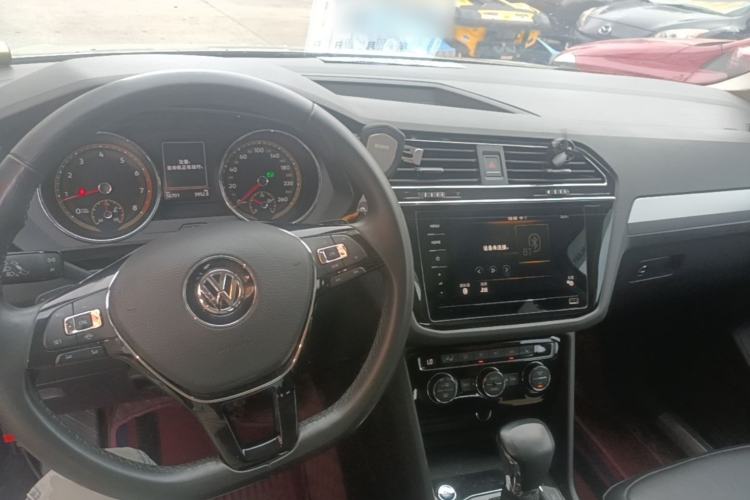 Used Volkswagen Tiguan L 2020 330TSI Automatic Two-Wheel Drive Smart Luxury Edition China VI Standard Center Console