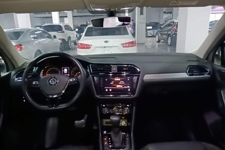 Used Volkswagen Tiguan L 2020 330TSI Automatic Two-Wheel Drive Smart Luxury Edition China VI Standard Center Console