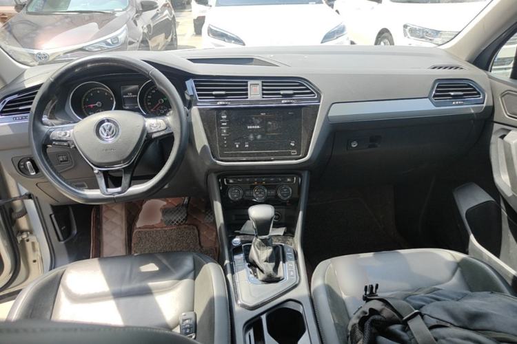 Used Volkswagen Tiguan L 2020 330TSI Automatic Two-Wheel Drive Smart Luxury Edition China VI Standard Center Console