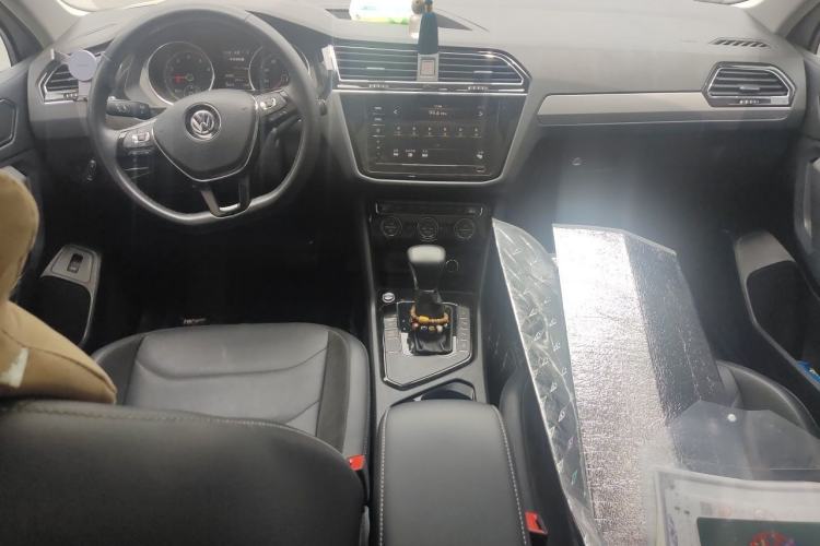 Used Volkswagen Tiguan L 2020 330TSI Automatic Two-Wheel Drive Smart Luxury Edition China VI Standard Center Console