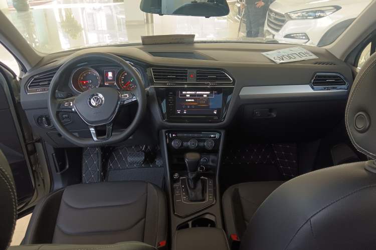 Used Volkswagen Tiguan L 2020 330TSI Automatic Two-Wheel Drive Panoramic Comfort Edition China VI Standard Center Console