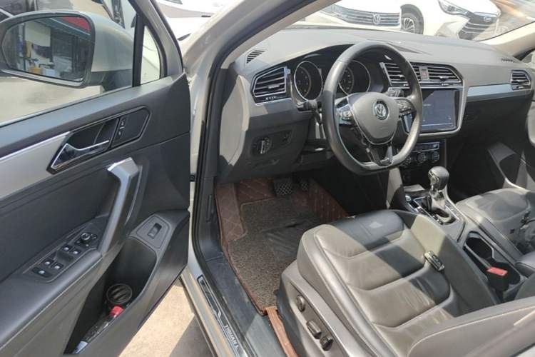 Used Volkswagen Tiguan L 2020 330TSI Automatic Two-Wheel Drive Smart Luxury Edition China VI Standard Driver Seat