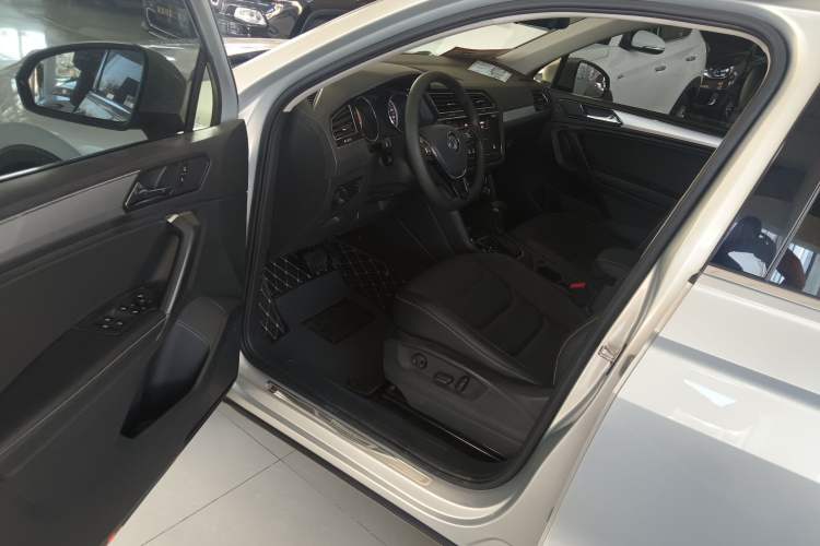 Used Volkswagen Tiguan L 2020 330TSI Automatic Two-Wheel Drive Panoramic Comfort Edition China VI Standard Driver Seat