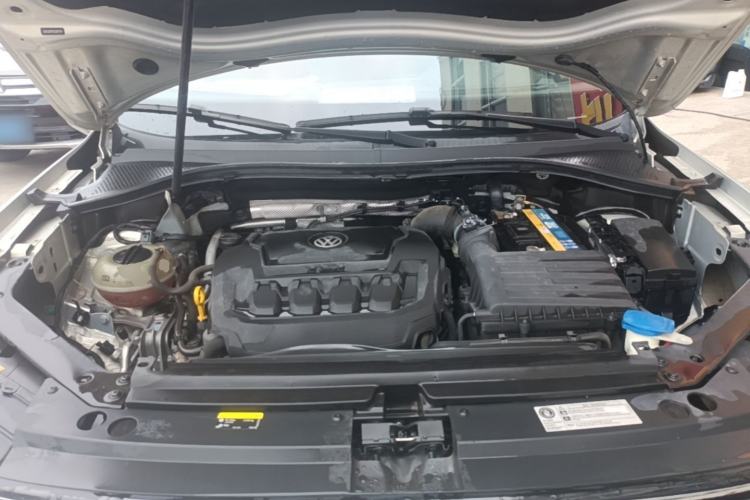 Used Volkswagen Tiguan L 2020 330TSI Automatic Two-Wheel Drive Smart Luxury Edition China VI Standard Engine Bay