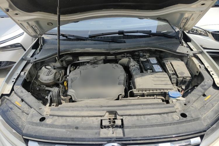 Used Volkswagen Tiguan L 2020 330TSI Automatic Two-Wheel Drive Smart Luxury Edition China VI Standard Engine Bay
