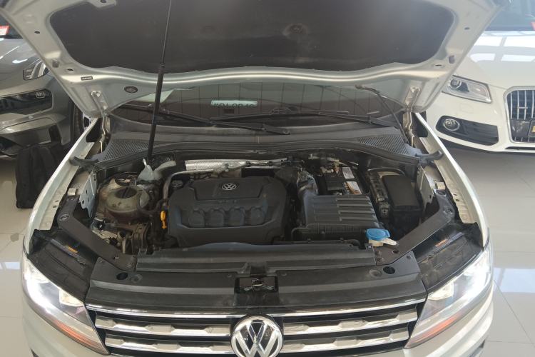 Used Volkswagen Tiguan L 2020 330TSI Automatic Two-Wheel Drive Panoramic Comfort Edition China VI Standard Engine Bay