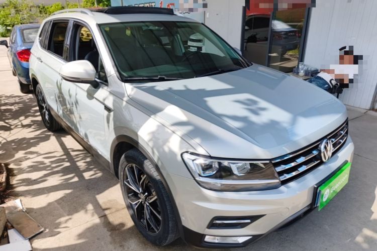 Used Volkswagen Tiguan L 2020 330TSI Automatic Two-Wheel Drive Smart Luxury Edition China VI Standard Front Right 45 Deg