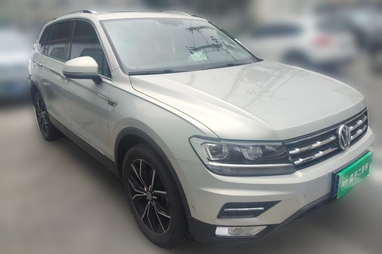 Used Volkswagen Tiguan L 2020 330TSI Automatic Two-Wheel Drive Smart Luxury Edition China VI Standard Front Right 45 Deg