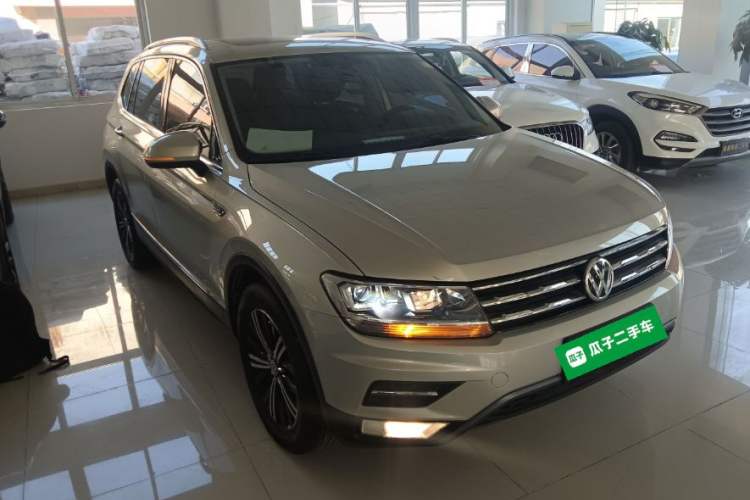 Used Volkswagen Tiguan L 2020 330TSI Automatic Two-Wheel Drive Panoramic Comfort Edition China VI Standard Front Right 45 Deg