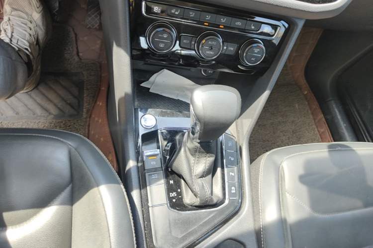 Used Volkswagen Tiguan L 2020 330TSI Automatic Two-Wheel Drive Smart Luxury Edition China VI Standard Gear Lever