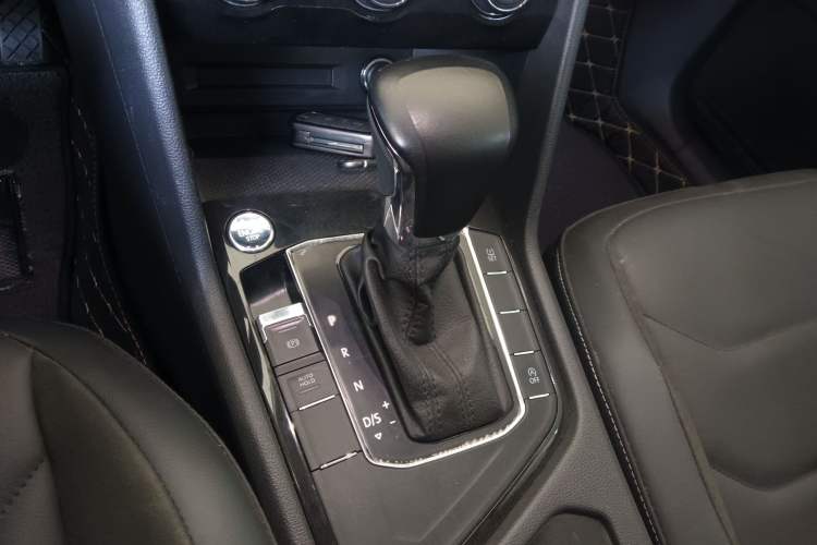 Used Volkswagen Tiguan L 2020 330TSI Automatic Two-Wheel Drive Panoramic Comfort Edition China VI Standard Gear Lever