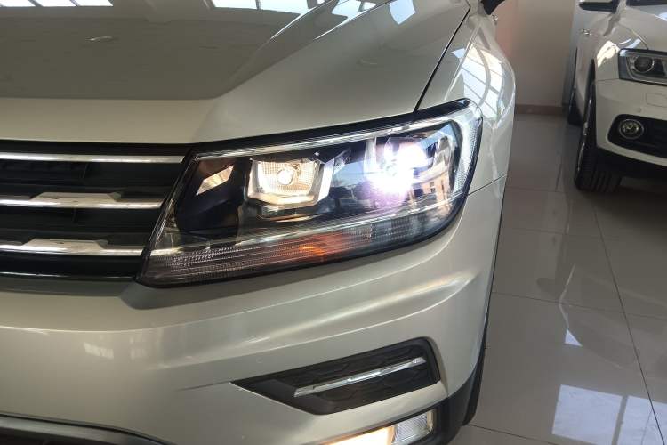 Used Volkswagen Tiguan L 2020 330TSI Automatic Two-Wheel Drive Panoramic Comfort Edition China VI Standard Left Front Headlight