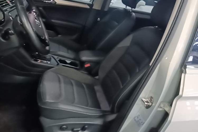 Used Volkswagen Tiguan L 2020 330TSI Automatic Two-Wheel Drive Smart Luxury Edition China VI Standard Left Front Seat