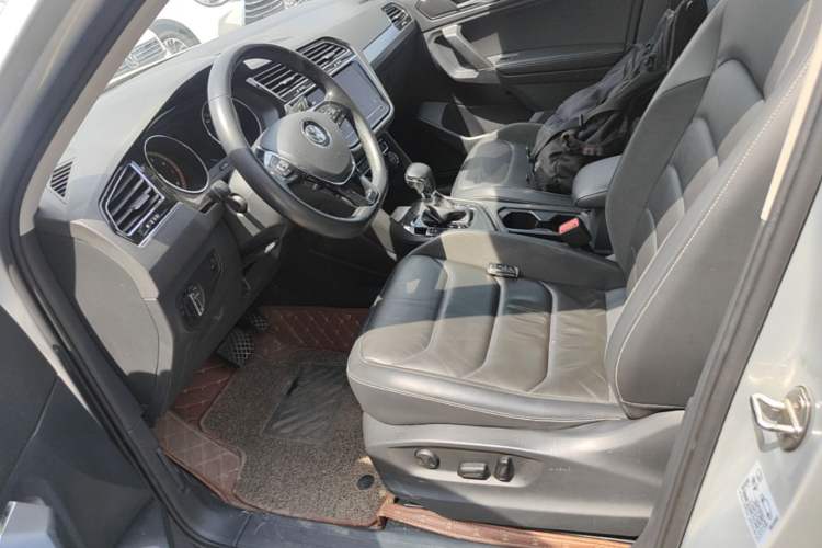 Used Volkswagen Tiguan L 2020 330TSI Automatic Two-Wheel Drive Smart Luxury Edition China VI Standard Left Front Seat