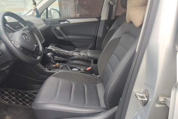 Used Volkswagen Tiguan L 2020 330TSI Automatic Two-Wheel Drive Smart Luxury Edition China VI Standard Left Front Seat