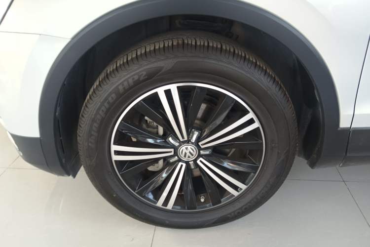 Used Volkswagen Tiguan L 2020 330TSI Automatic Two-Wheel Drive Panoramic Comfort Edition China VI Standard Left Front Wheel Hub