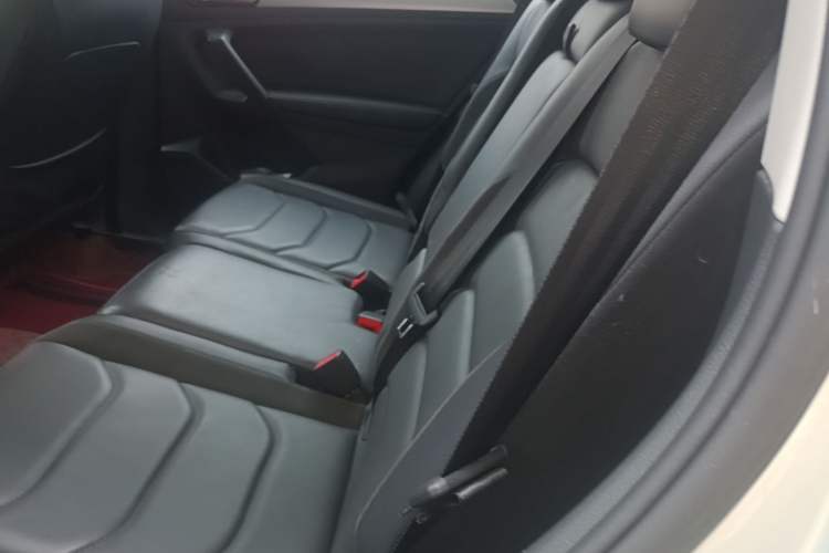 Used Volkswagen Tiguan L 2020 330TSI Automatic Two-Wheel Drive Smart Luxury Edition China VI Standard Left Rear Seat