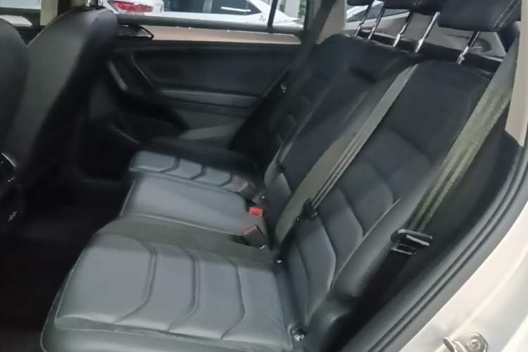 Used Volkswagen Tiguan L 2020 330TSI Automatic Two-Wheel Drive Smart Luxury Edition China VI Standard Left Rear Seat