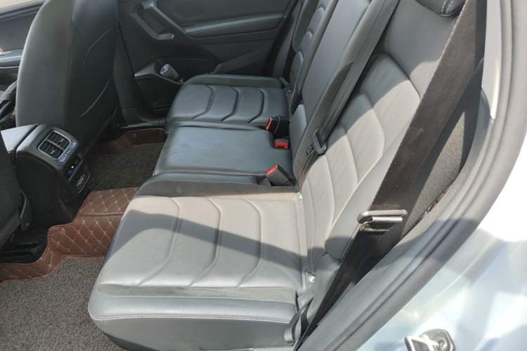 Used Volkswagen Tiguan L 2020 330TSI Automatic Two-Wheel Drive Smart Luxury Edition China VI Standard Left Rear Seat