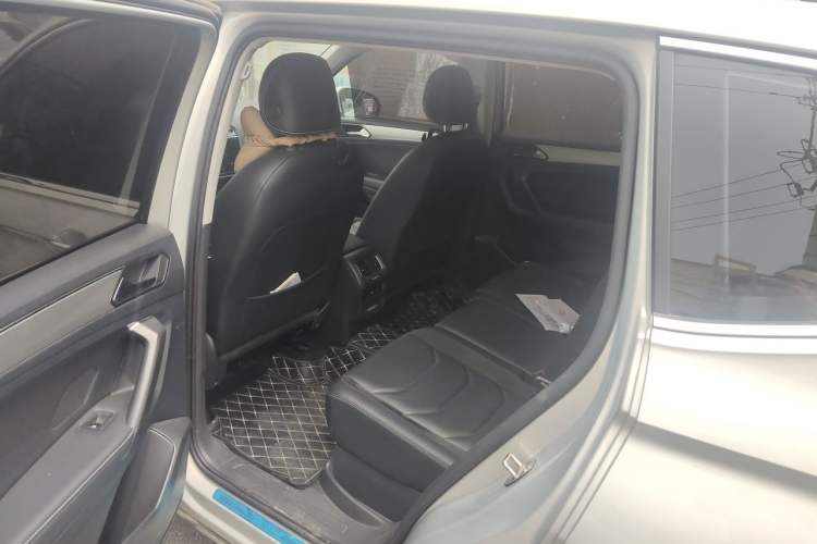 Used Volkswagen Tiguan L 2020 330TSI Automatic Two-Wheel Drive Smart Luxury Edition China VI Standard Left Rear Seat