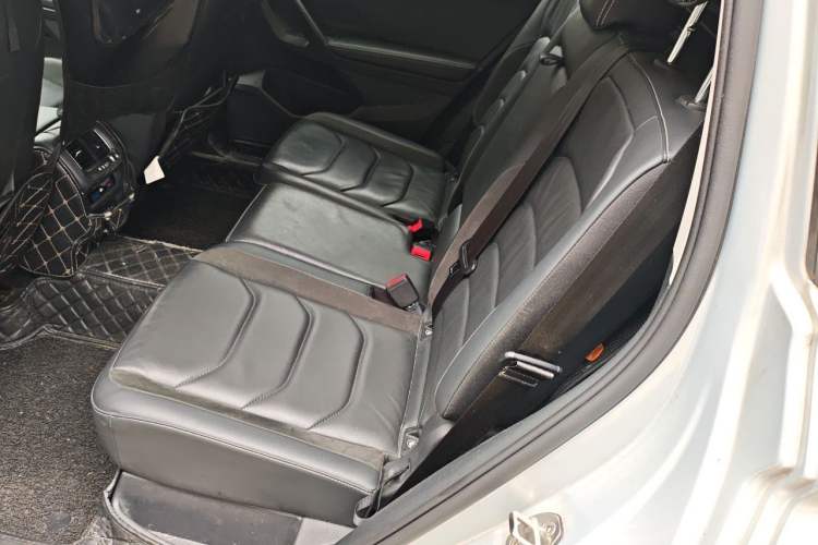 Used Volkswagen Tiguan L 2020 330TSI Automatic Two-Wheel Drive Panoramic Comfort Edition China VI Standard Left Rear Seat